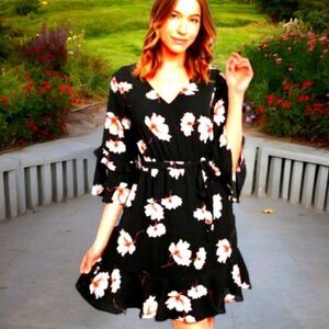 Gilli Women's Black floral tie neck  back Midi  dress. Size Small